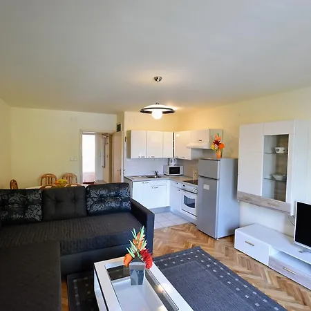 Dobranic Apartment *