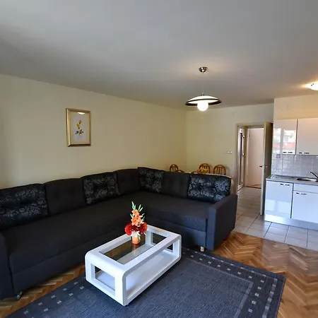 Dobranic Apartment *